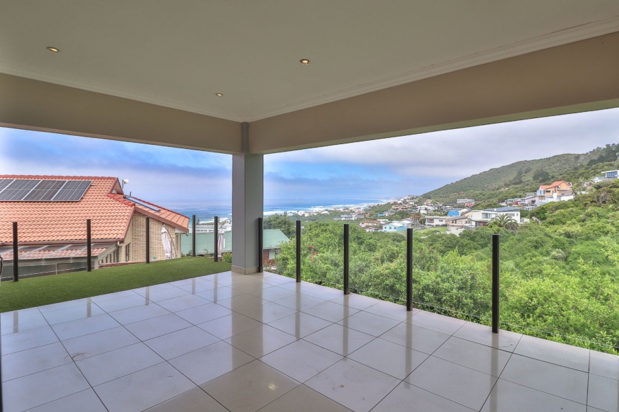 3 Bedroom Property for Sale in Glentana Western Cape